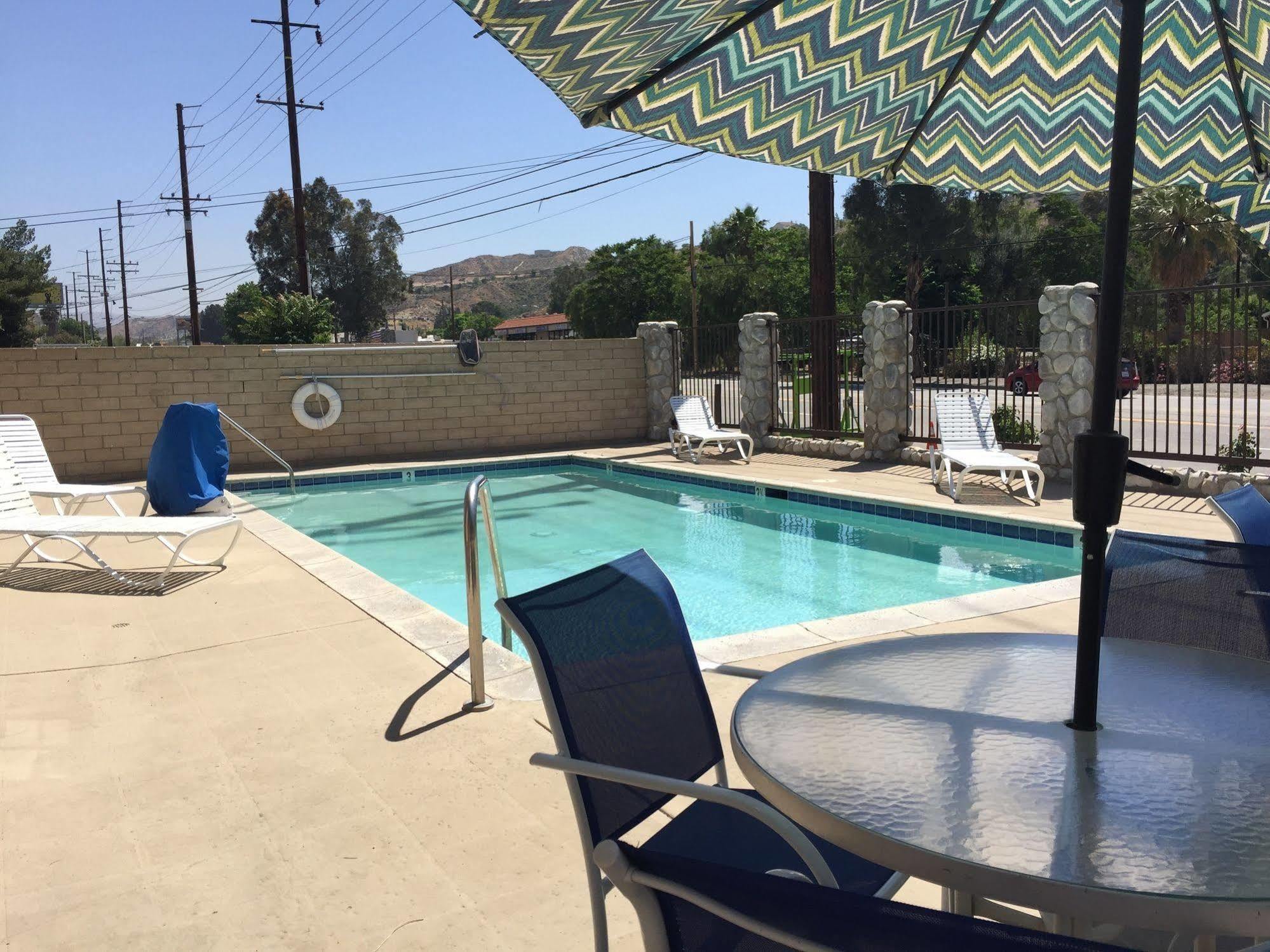 Triplodge Of 2* Santa Clarita