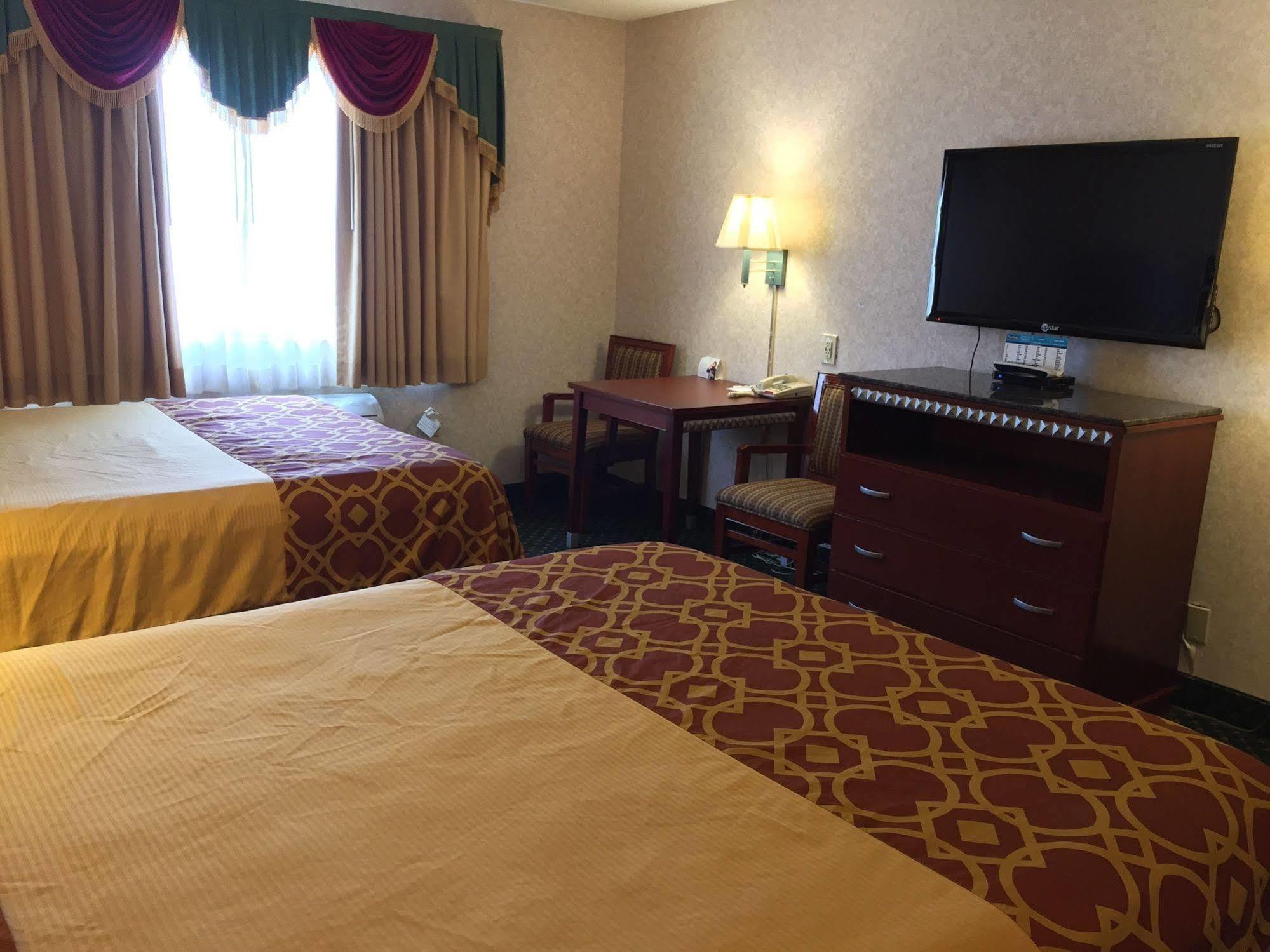 Triplodge Of Hotel Santa Clarita