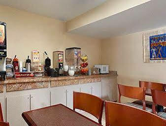 Triplodge Of Hotel Santa Clarita